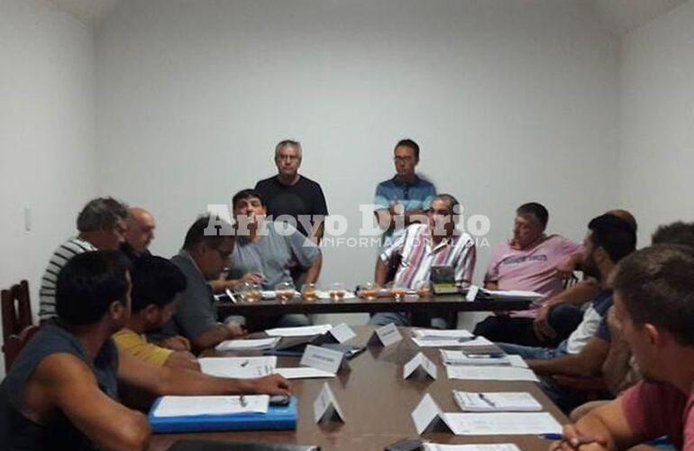 Foto: Comisi&oacute;n de Liga Regional del Sud Deliberando el Torneo Clausura 2017