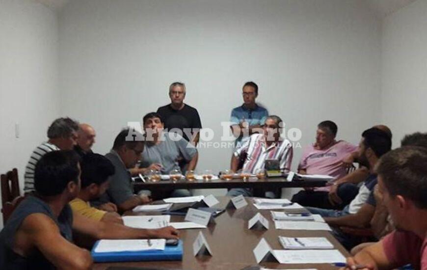 Foto: Comisi&oacute;n de Liga Regional del Sud Deliberando el Torneo Clausura 2017