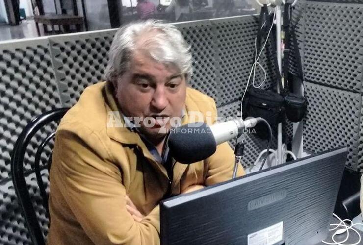 En la radio. Carlos Mariani en Radio Extremo 106.9 en una entrevista para "Dos & Pico. Foto: Archivo AD