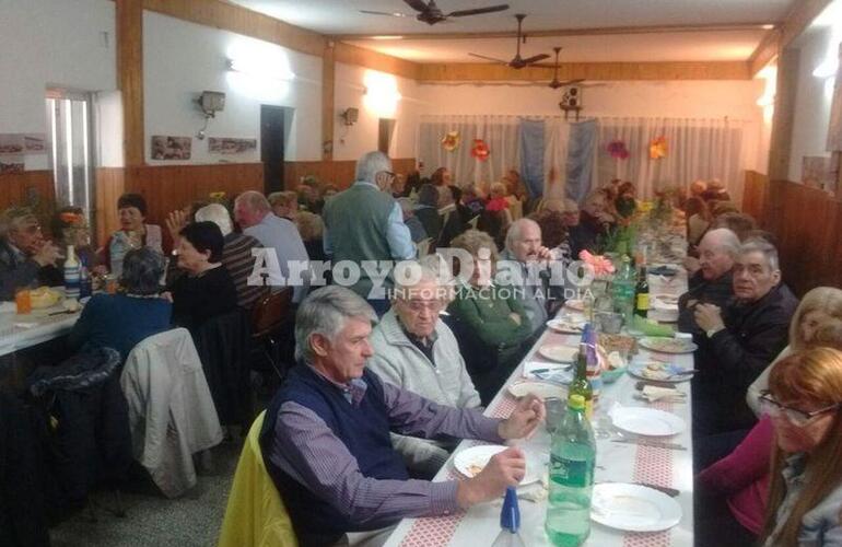 Toda una fiesta. Los asistentes al evento pasaron un lindo y grato momento a puro festejo.