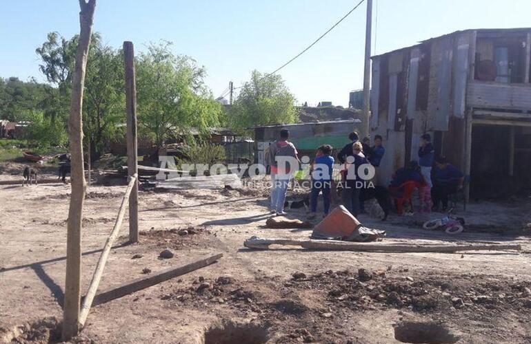 En la reunión. Stangoni junto a los vecinos durante el encuentro del día de ayer.