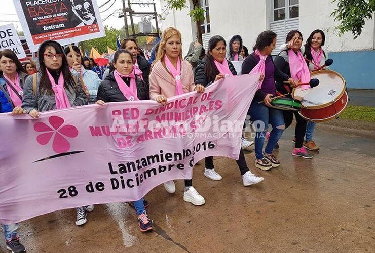 Desde Arroyo Seco. Un grupo de mujeres municipales del SITRAM Arroyo Seco también dijo presente durante la movilización. Foto: FB