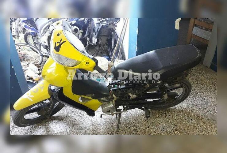 A la comisaría. La motocicleta fue trasladada a sede policial donde continuaban las actuaciones de rigor.