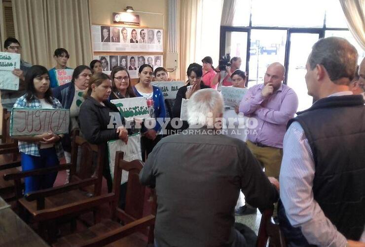 Adentro. Los concejales recibieron a los vecinos en el recinto del Concejo Deliberante