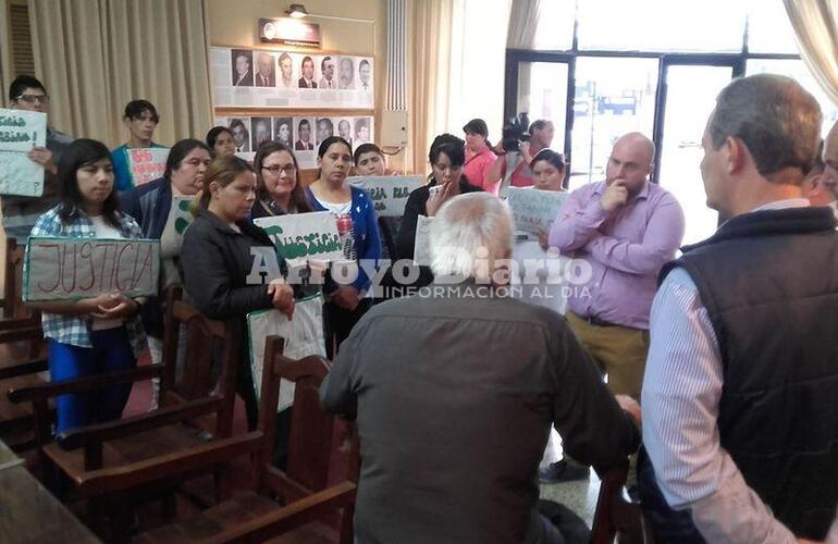 Adentro. Los concejales recibieron a los vecinos en el recinto del Concejo Deliberante