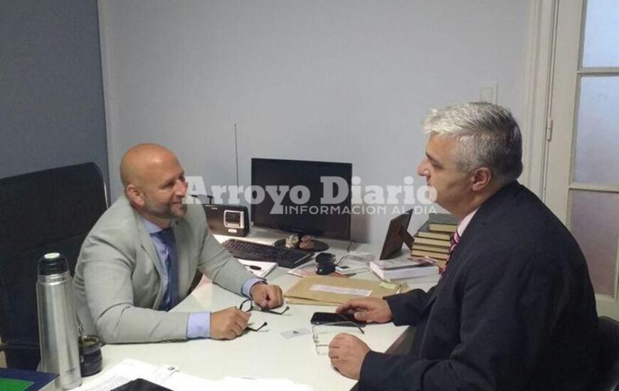 En el encuentro. El Dr. Serjel y el Dr. Esper en plena reuni&oacute;n.