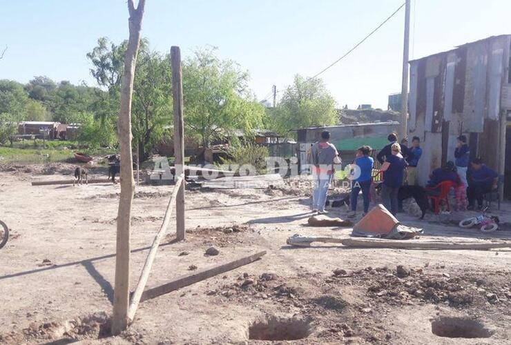 Imagen de Carolina Saucedo, vecina del barrio de La Costa de Fighiera: No sabemos de quién es ese terreno pero ahí vamos, con varios vecinos, a levantar nuestras casas