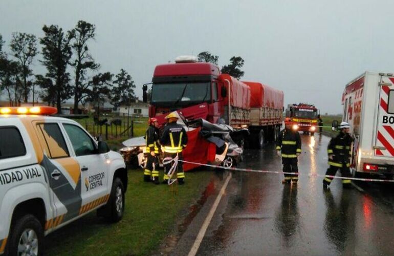 Imagen de Tormenta azot&oacute; sur santafesino: dos muertos en siniestro vial y un pueblo arrasado