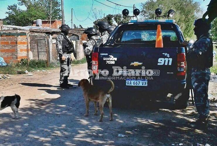 Sobre la presencia policial. Durante el procedimiento colaboró además personal de fuerzas policiales de Rosario.