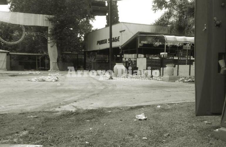 Despu&eacute;s de la fiesta. As&iacute; qued&oacute; el predio tras la fiesta electr&oacute;nica que se celebr&oacute; para recibir el nuevo a&ntilde;o. Foto: Archivo AD