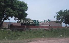 sobre la obra. El tapial derrumbado da a calle Nannini, Barrio Santa Rita.