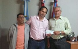 En el d&iacute;a de la fecha. La entrega se materializ&oacute; este viernes. Foto: Facebook