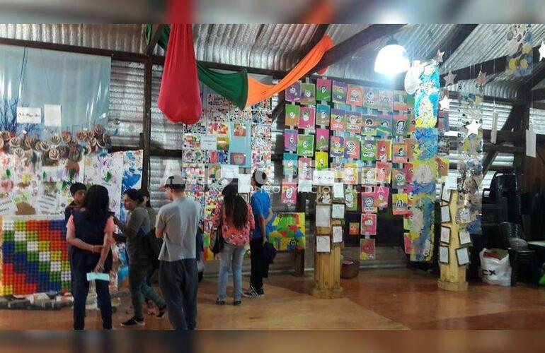 Colores por todas partes. El trabajo de la comunidad educativa fue impecable y quedó demostrado en el día de ayer.