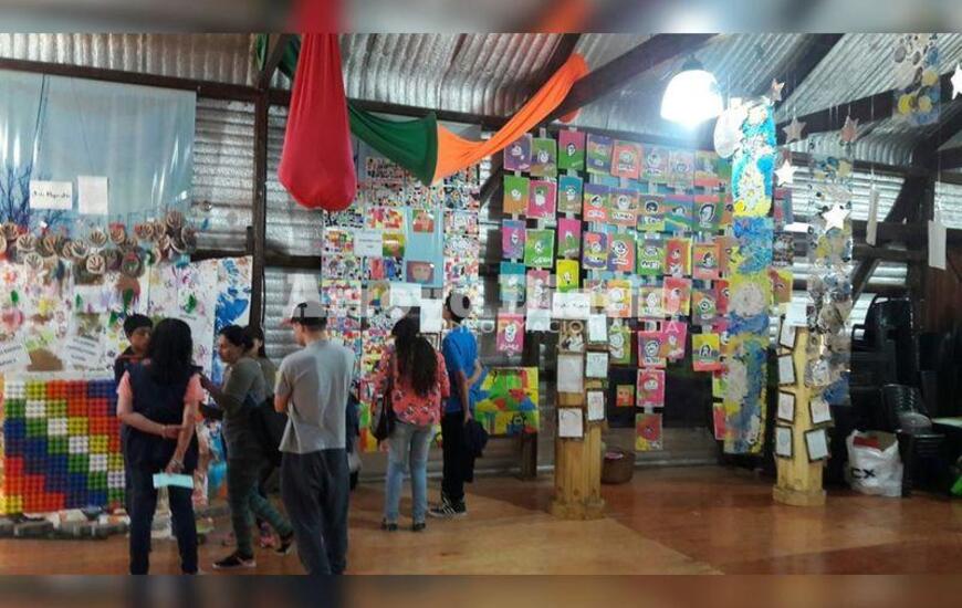 Colores por todas partes. El trabajo de la comunidad educativa fue impecable y qued&oacute; demostrado en el d&iacute;a de ayer.