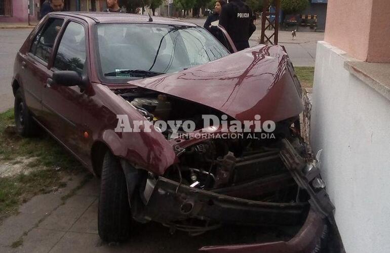 Luego del evento. Así quedó el coche tras el accidente de este domingo.