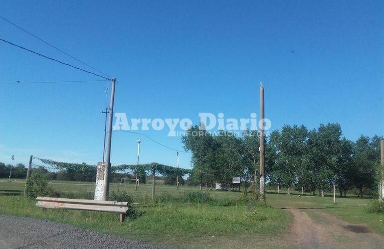 El ingreso. La entrada a la villa deportiva del club "picante".