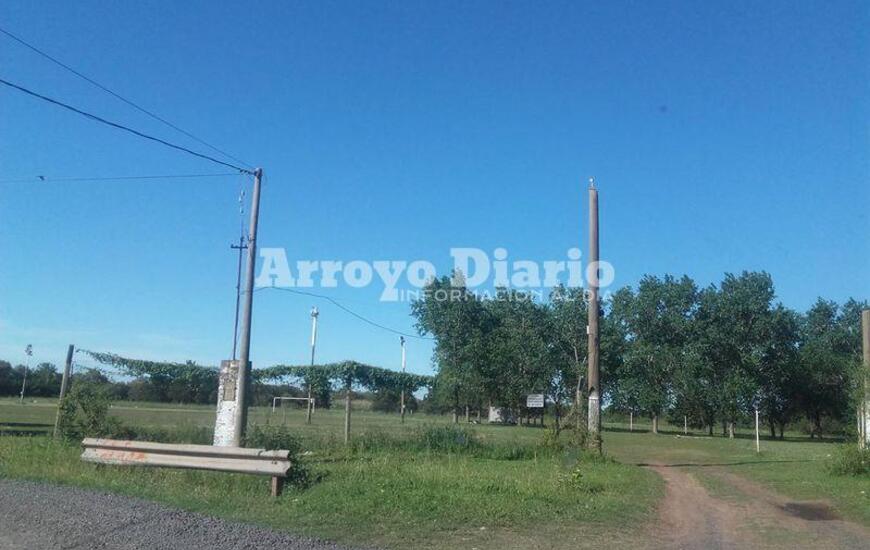 El ingreso. La entrada a la villa deportiva del club "picante".