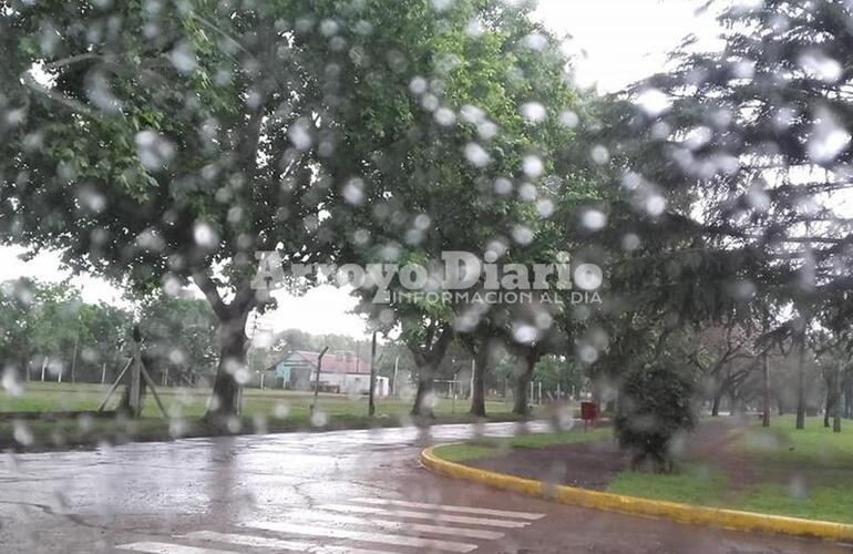 Abundante caída de agua. Se anticipa mal tiempo y lluvias hasta el final del fin de semana.