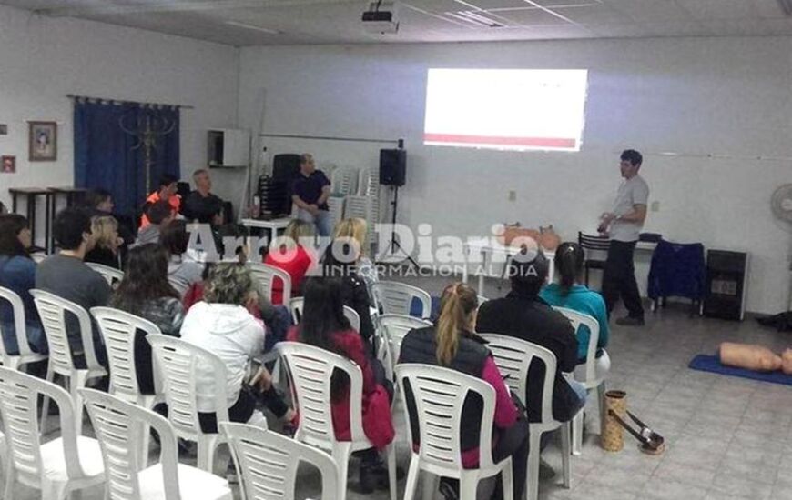 El anterior. Hacia el mes de septiembre se dict&oacute; un curso similar destinado a clubes, del cual tambi&eacute;n particip&oacute; personal de Tr&aacute;nsito y del Palacio Municipal. Foto: Archivo AD