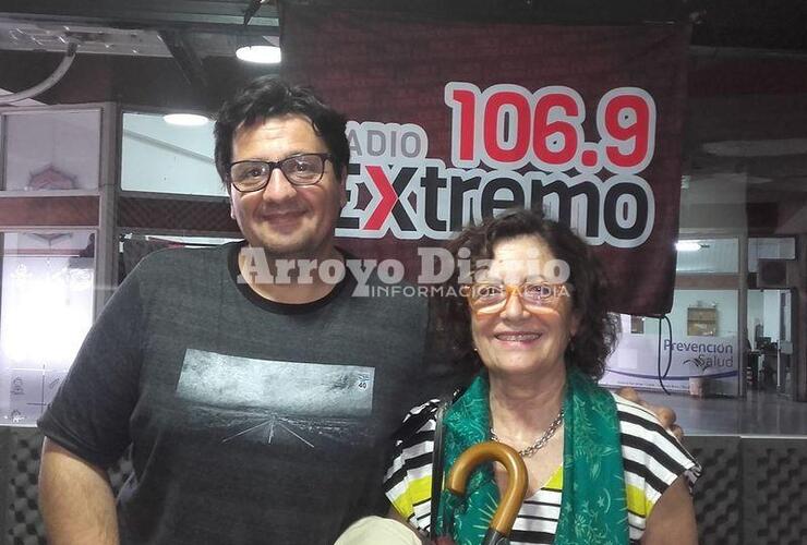 En la radio. Carlitos Salvador y Graciela D´Alessandro pasaron este martes por los estudios de 106.9