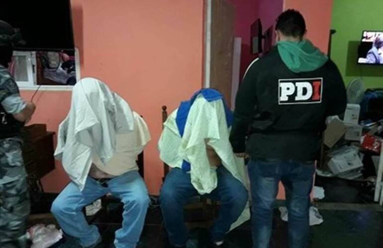 Padre e hijo. Jos&eacute; Luis y Julio V. ten&iacute;an poderosas armas en su casa.