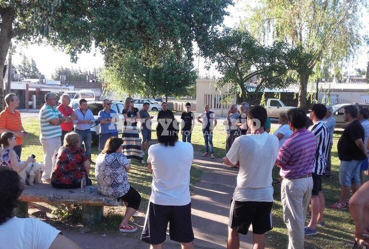 En la Plazoleta. En este lugar se convocaron vecinos y autoridades locales.