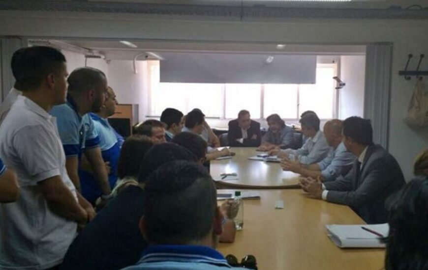 El ministro Genesini se reuni&oacute; en la sede de la cartera con todas las partes.