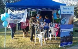Esta tarde. La jornada se desarroll&oacute; con buena participaci&oacute;n de vecinos que se acercaron a informarse o para aplicarse vacunas. Fotos: Jorge Cuello