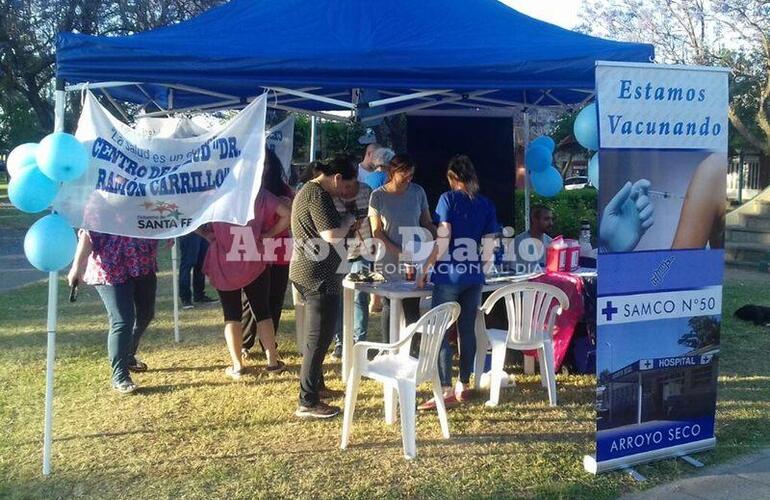 Esta tarde. La jornada se desarroll&oacute; con buena participaci&oacute;n de vecinos que se acercaron a informarse o para aplicarse vacunas. Fotos: Jorge Cuello