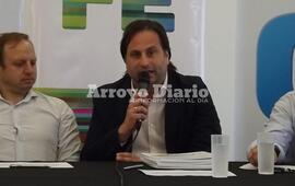 Acto en el CIC. El presidente comunal Esteban Ferri ayer efectu&oacute; tambi&eacute;n el anuncio durante el acto de apertura de sobres