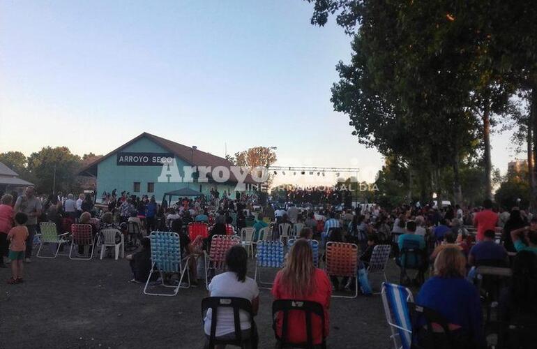 Frente a los galpones. La actividad se desarrollaba en 9 de Julio y las vías del ferrocarril.