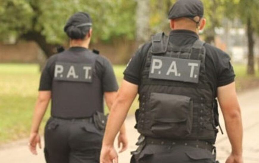 Imagen de Una nena de tres años cayó a la pileta y policías la salvaron