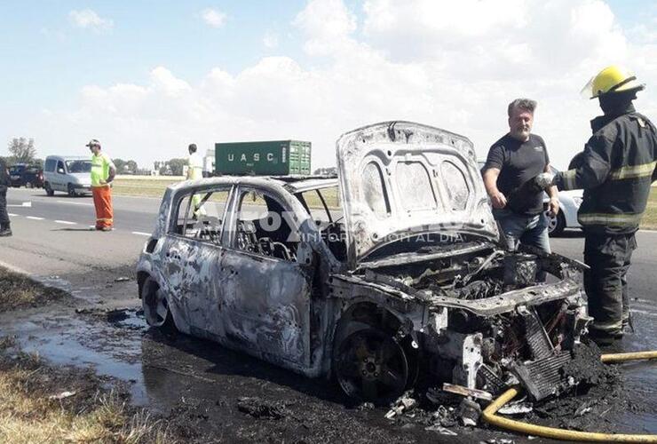 Irreconocible. Así terminó el Megane tras el imprevisto. Foto: Maximiliano Pascual