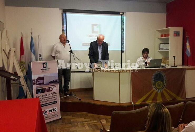 Presentación. Se llevó a cabo en el Salón Auditorio del Centro Comercial.