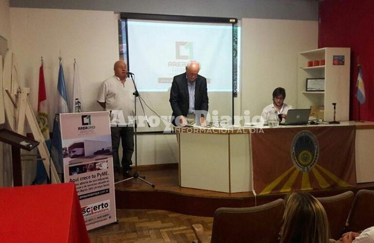 Presentación. Se llevó a cabo en el Salón Auditorio del Centro Comercial.