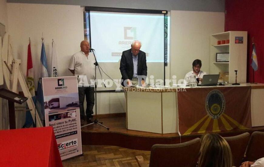 Presentación. Se llevó a cabo en el Salón Auditorio del Centro Comercial.