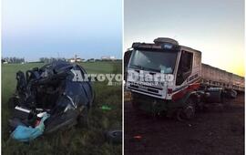 Destruidos. Así quedaron los vehículos tras el accidente de esta madrugada.