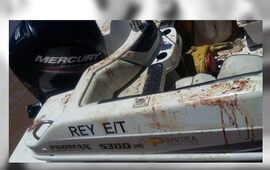 La lancha de Mat&iacute;as Messi, con evidentes rastros de sangre. @JoseljuarezJOSE