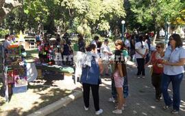 Durante la mañana. Los chicos mostraron los trabajos del año y ofrecieron sus producciones de Huerta y Panificación. Fotos: Juan Pablo Broin