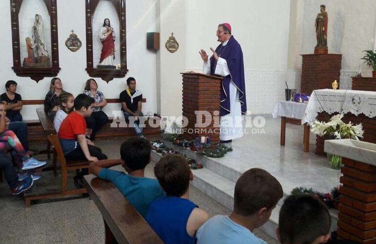 Imagen de Visita especial en Fighiera: Monseñor Eduardo Martín visitó la localidad