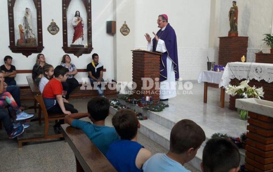 Imagen de Visita especial en Fighiera: Monseñor Eduardo Martín visitó la localidad