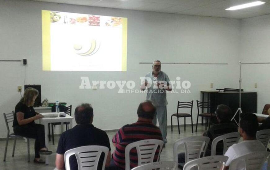 En el SUM. El dictado del curso tuvo lugar en el Salón de Usos Múltiples del Centro Cultural.