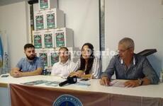 En el centro. La presentación ante los medios se realizó este martes por la noche en el Centro Comercial. Foto: Juan Pablo Broin