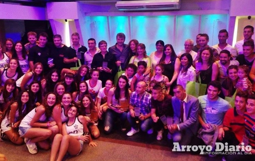 Foto grupal. La foto final del a&ntilde;o 2016 con todos los destacados. Foto: Archivo AD
