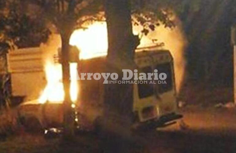 De madrugada. El incendio se registró este sábado alrededor de las 2:30 horas.