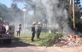 Imagen de Una dotaci&oacute;n de bomberos trabaj&oacute; en Barrio Puerto