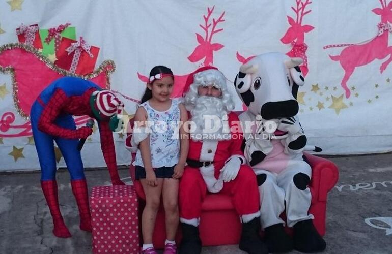 Imagen de Gran convocatoria de niños con la presencia de Papá Noel