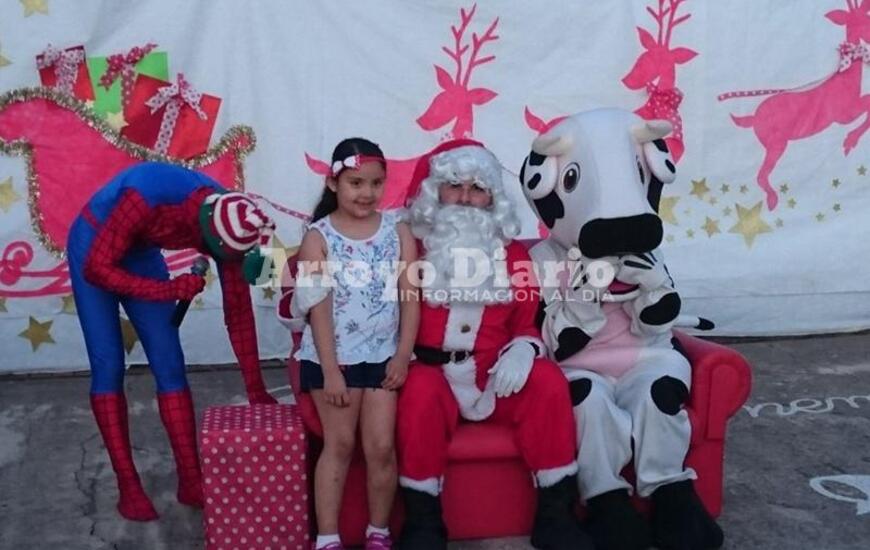 Imagen de Gran convocatoria de niños con la presencia de Papá Noel