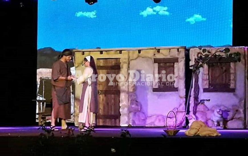 Magnífica presentación y puesta en escena. Sobre un escenario impotente se montó el musical que dejó admirado a quienes pudieron disfrutarlo.