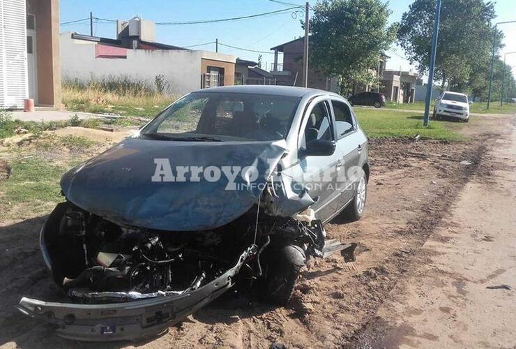 A la madrugada y sobre el acceso. El accidente ocurrió en las primeras horas de este lunes 25 de diciembre.